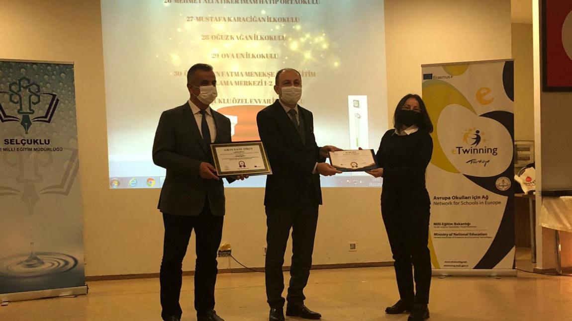 2019 eTwinning Avrupa Kalite Etiketlerimizi İlçe Milli Eğitim Müdürümüz Sayın Turan KAYACILAR'ın elinden aldık ! 